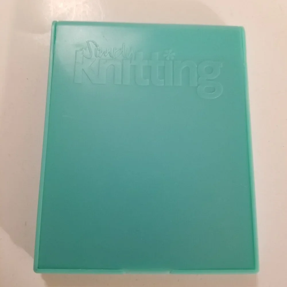 Rare Collectible Simply Knitting Logo Embossed Mint Green Magnetic Needle Case!